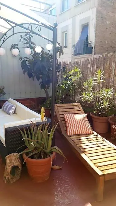 Small Room In Sants With Huge Terrace 바르셀로나 0*,  스페인
