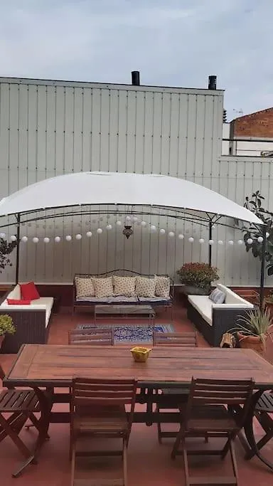 Small Room In Sants With Huge Terrace Barcelona Habitación en casa particular