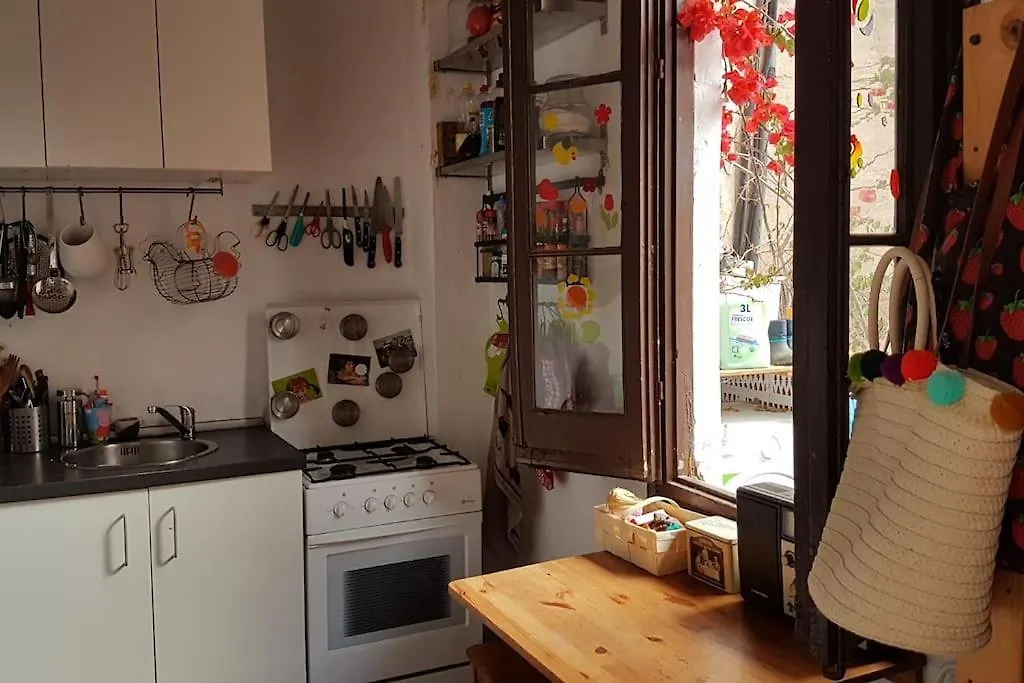 Small Room In Sants With Huge Terrace Barcelona Habitación en casa particular