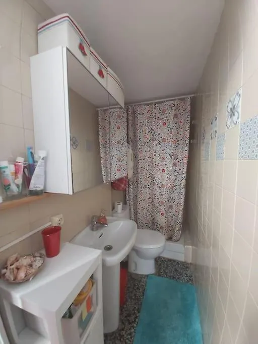 Small Room In Sants With Huge Terrace Barcelona Habitación en casa particular