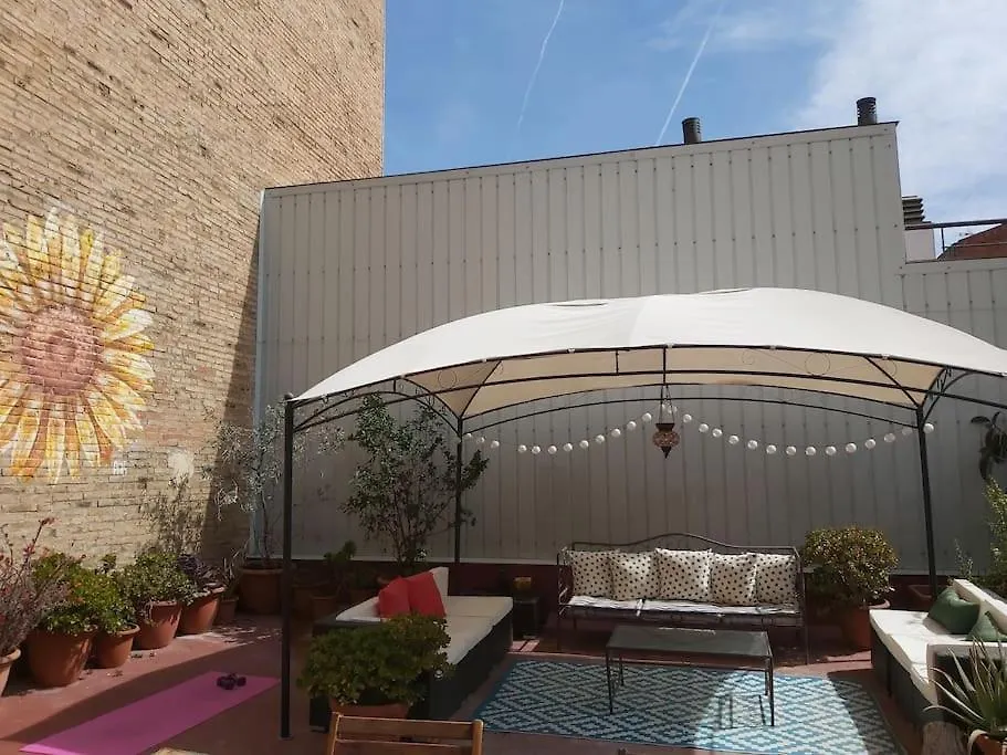 Small Room In Sants With Huge Terrace Barcelona Habitación en casa particular